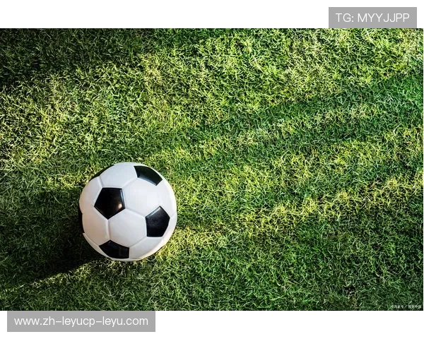 足球黑洞合并现象与足球比赛高压瞬间表现的类比研究